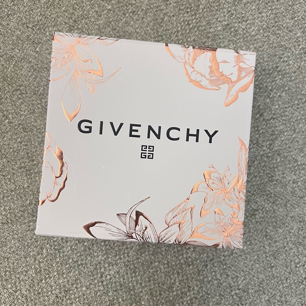 Authentic Givenchy Box - Picture 1 of 5